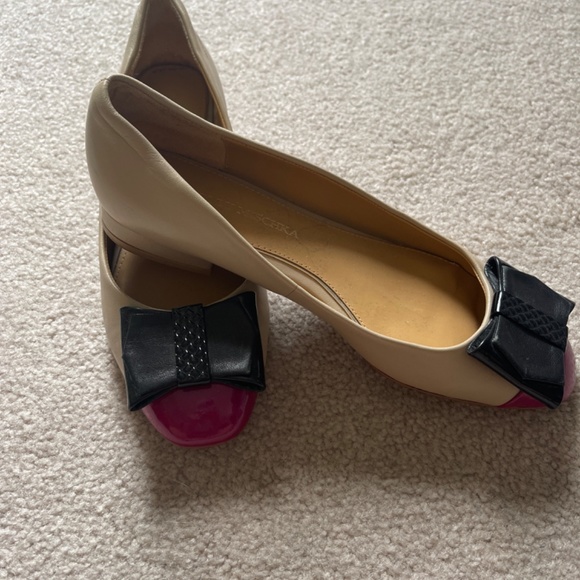 Designer Flats - Picture 2 of 2